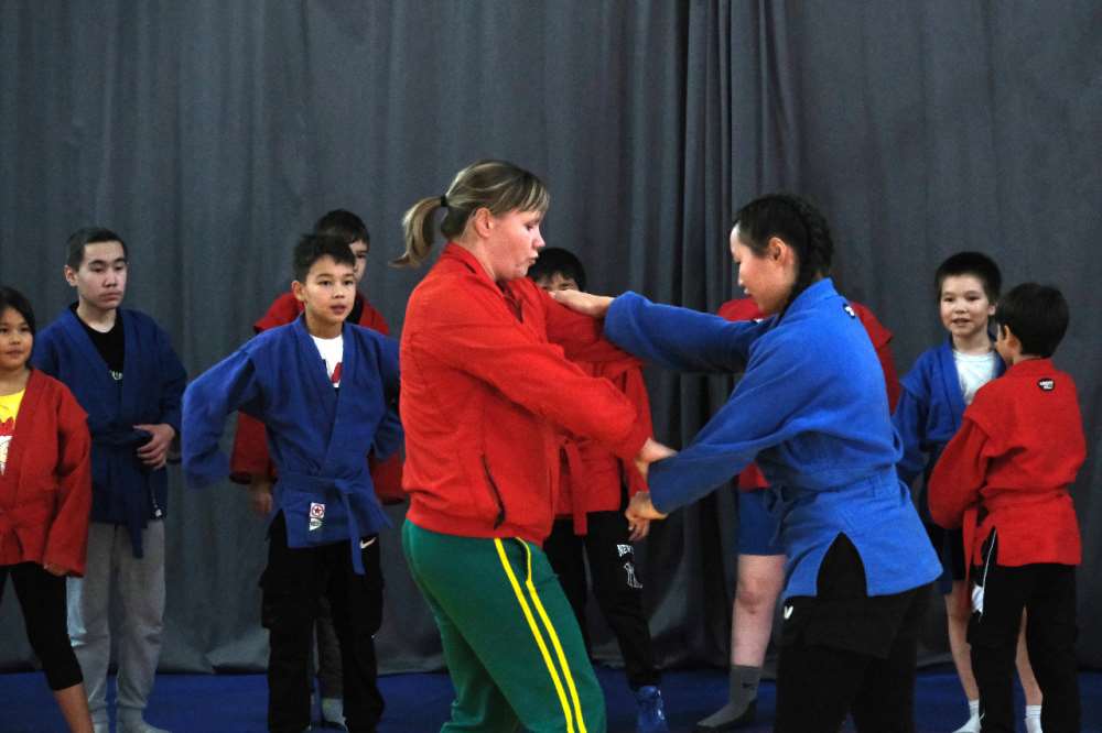 Тренировочные моменты, изучение техники самбо.